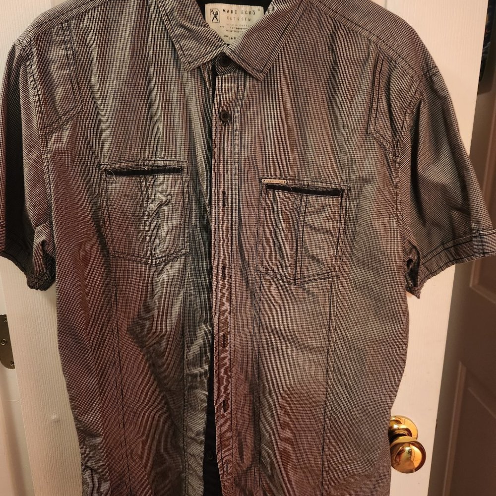 Marc Ecko button down casual dress shirt Large EUC short Sleeves
